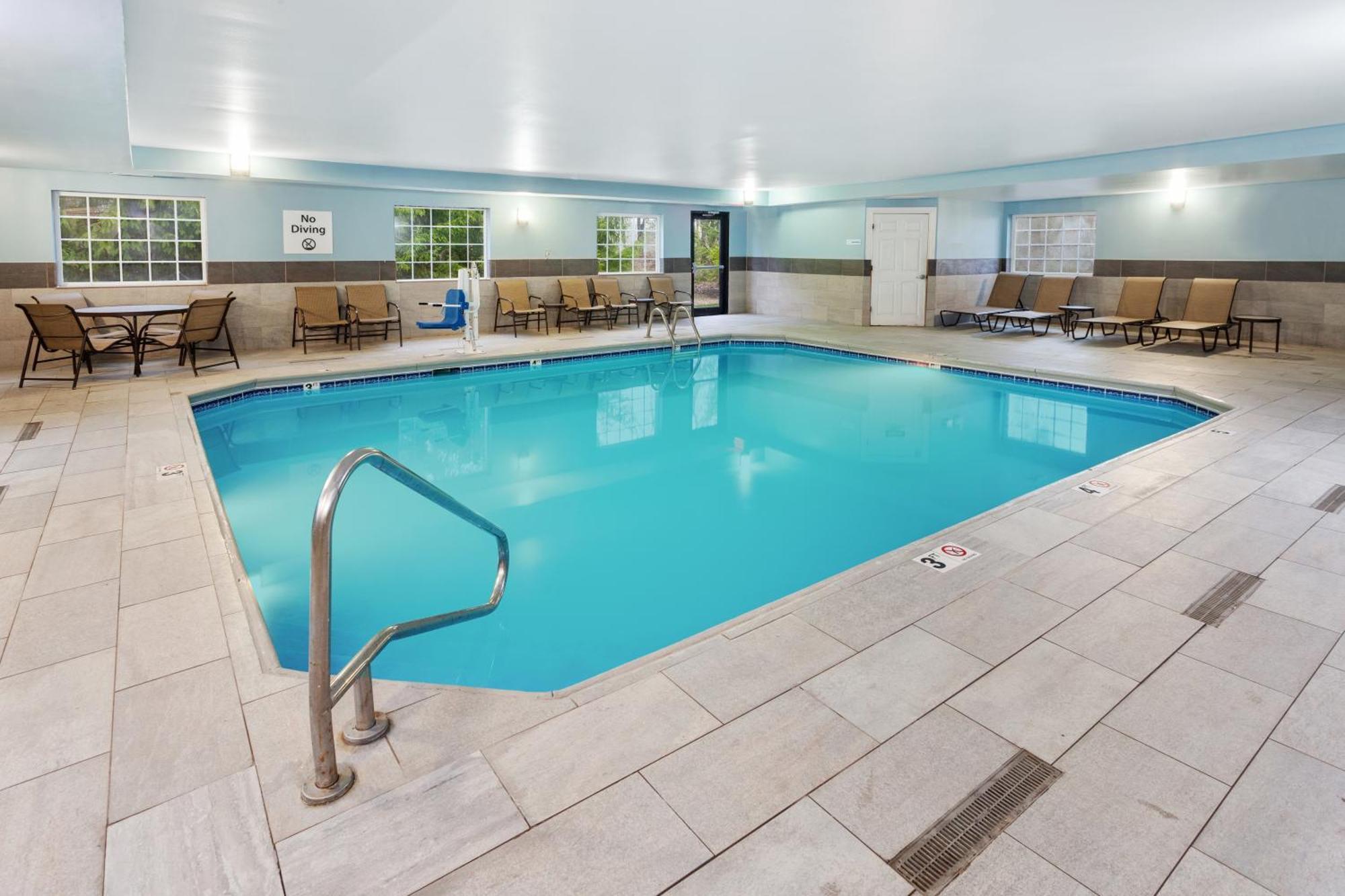 Holiday Inn Express & Suites Carmel North - Westfield By Ihg Exterior photo