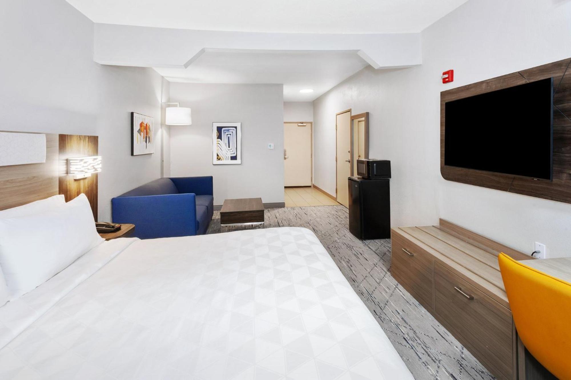 Holiday Inn Express & Suites Carmel North - Westfield By Ihg Exterior photo