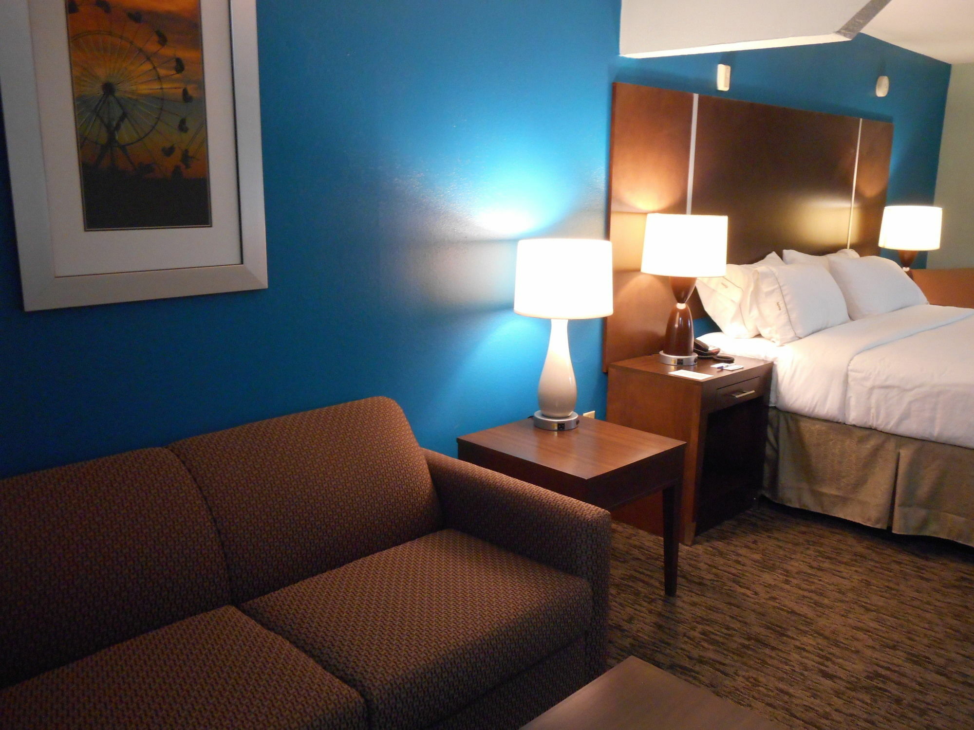 Holiday Inn Express & Suites Carmel North - Westfield By Ihg Exterior photo